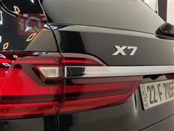 بی ئێم دەبڵیو X7